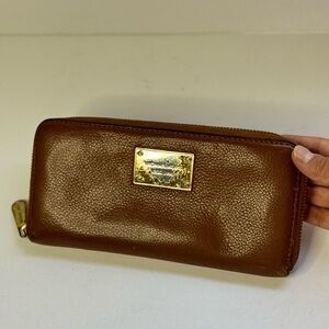 Michael Kors Jet Set Wallet, Large Light Tan Brown Zip Around Inside Pockets